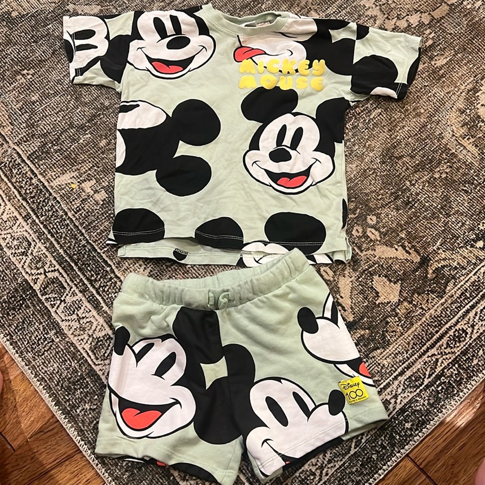Zara Mickey Mouse Disney 2 piece set shirt & shorts size 2/3